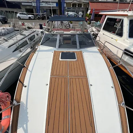 Barco Frape Botel Barcelona